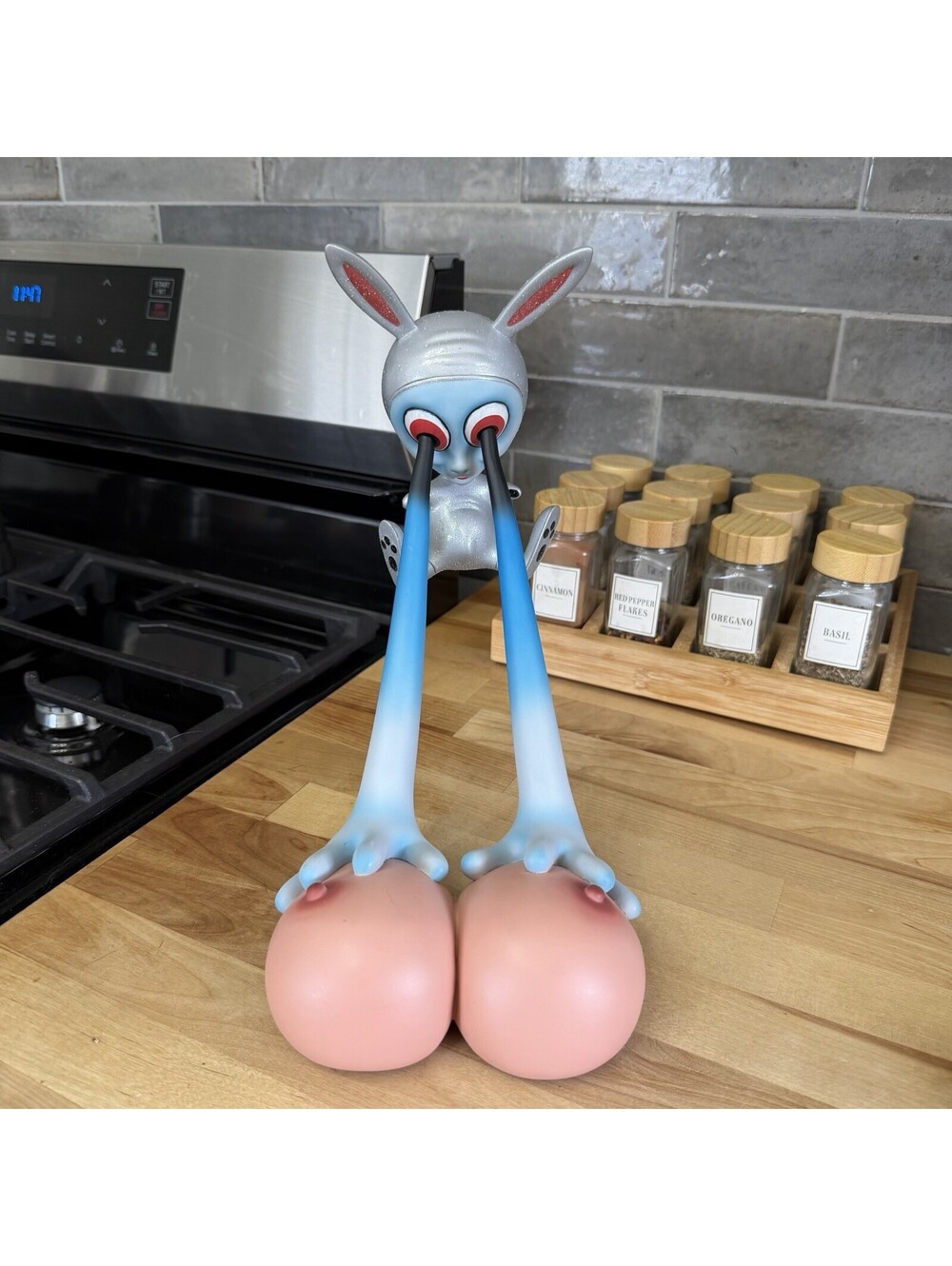 Mind Style ‘Bunny Sees Boobs’ Figurine by Colin Christian VTG 12/200